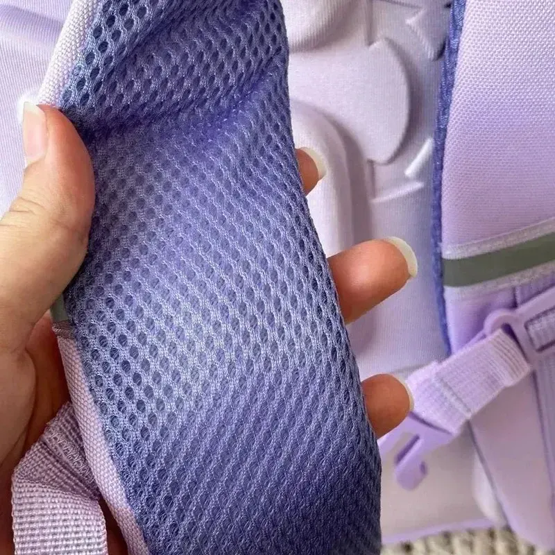 کوله پشتی لبوبو دخترانه اورجینال وارداتی برزنتی ضدآب با آویز سیلیکونی ابعاد 40x15x40 سانتی متر - تصویر 12
