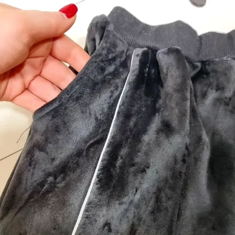 ست بلوز و شلوار مخمل توخز دخترانه مناسب 2 تا 8 سال - تصویر 6