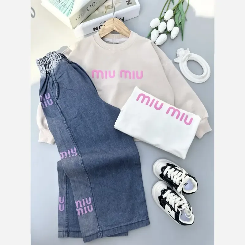 ست بلوز و شلوار لی دخترانه بچگانه طرح Miu Miu دورس لاکرا پاییزه سایز 45 تا 70 - تصویر 8
