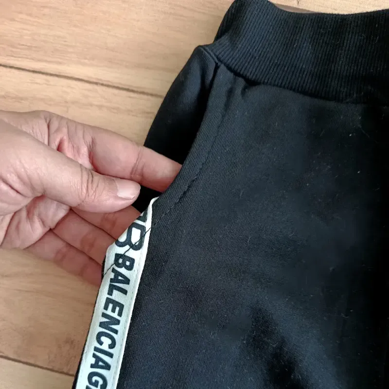 بلوز شلوار دورس بچگانه Balenciaga گلدوزی شده - تصویر 7
