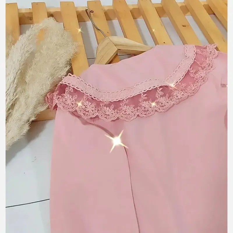 شومیز مجلسی دخترانه کتان نخ یقه گیپور وارداتی سایز 3 تا 8 سال - تصویر 3