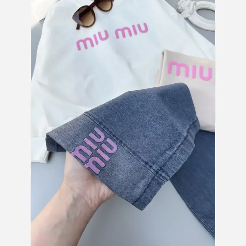 ست بلوز و شلوار لی دخترانه بچگانه طرح Miu Miu دورس لاکرا پاییزه سایز 45 تا 70 - تصویر 4